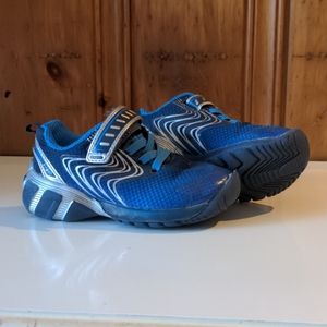 Stride Rite Memory Foam US7W